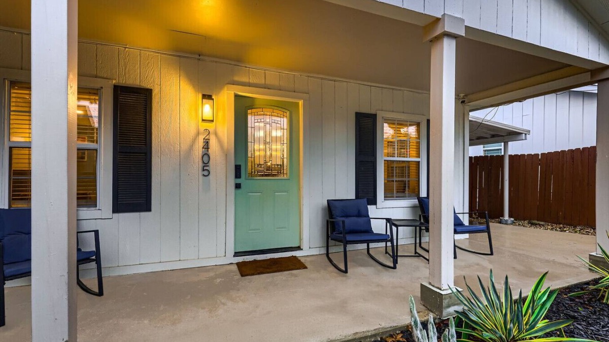 Dawson House | SOCO's Ladybird. Charming. Remodeled. Walkable!