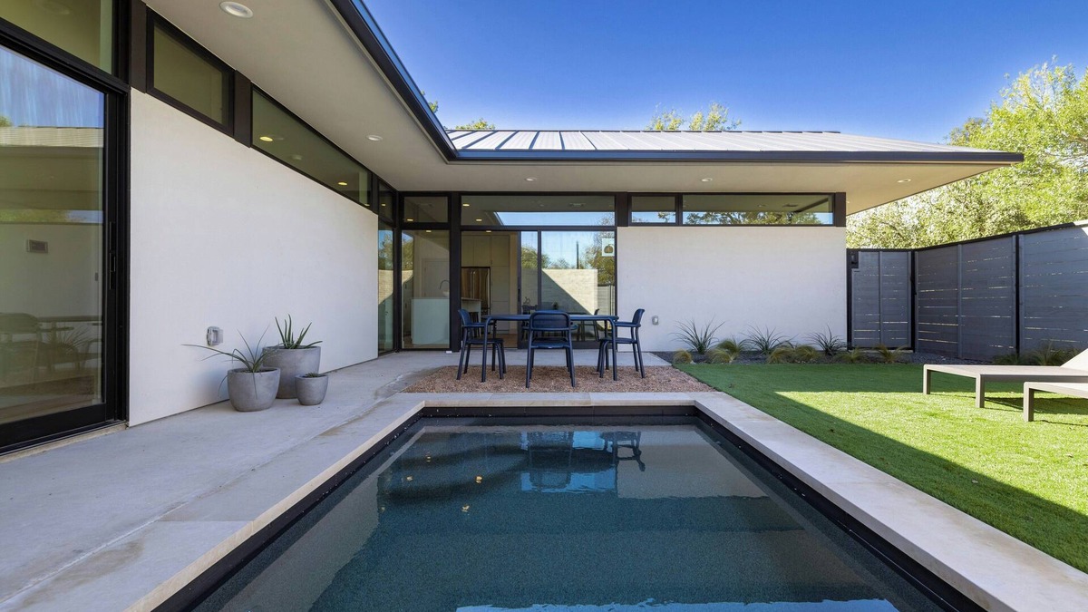 South Congress House | SOCO Stunner + Private Pool - Ember!
