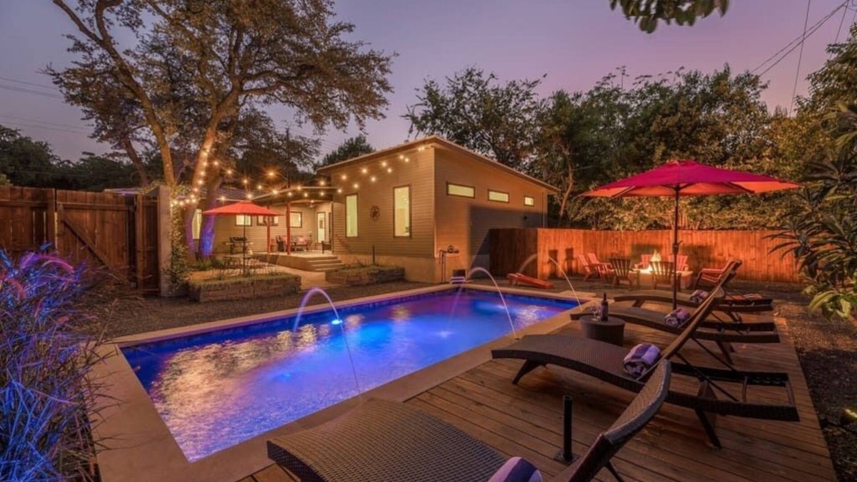 Galindo House | SocoVilla: Downtown/Pool/Golf Green/FirePit/18 Beds