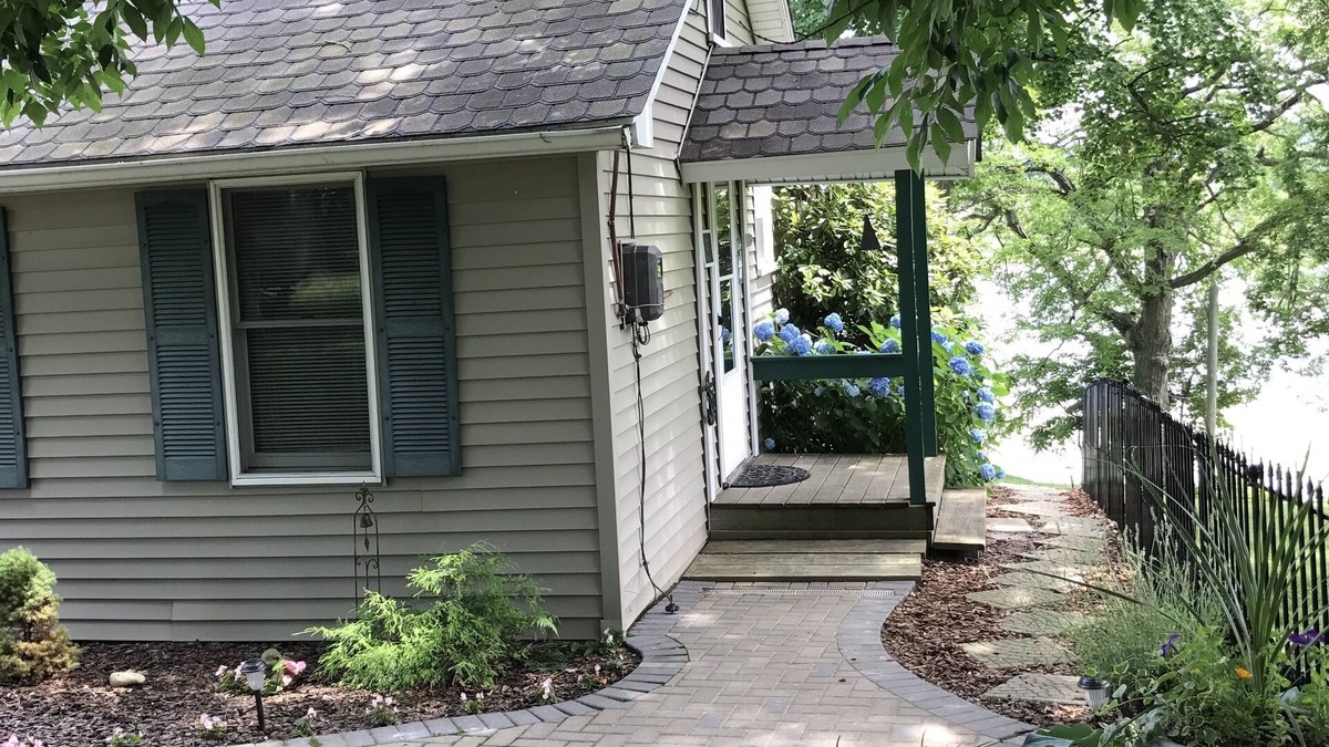Wolcott Cottage | Sodus Bay - 'Quiet Waters'