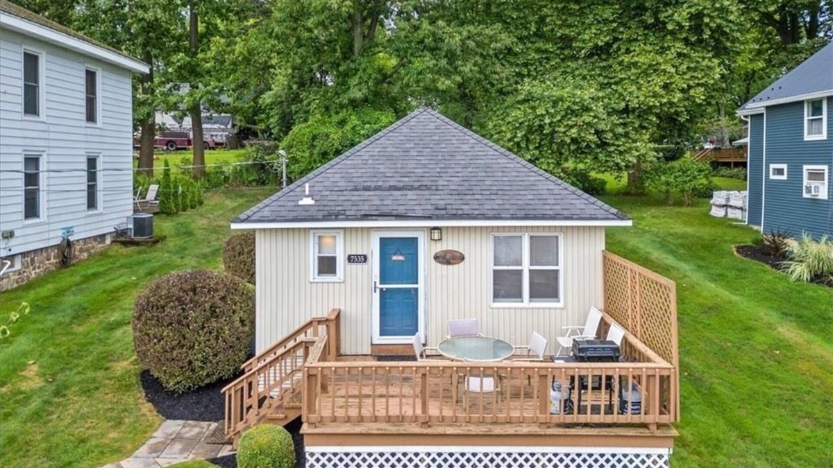 Sodus Point Cottage | Sodus Bay View Bungalow