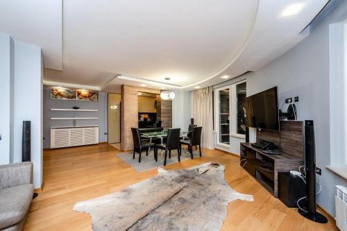 Studentski Grad Apartment | Sofia Luxury 3-Bed Penthouse Apartment Sleeps 6