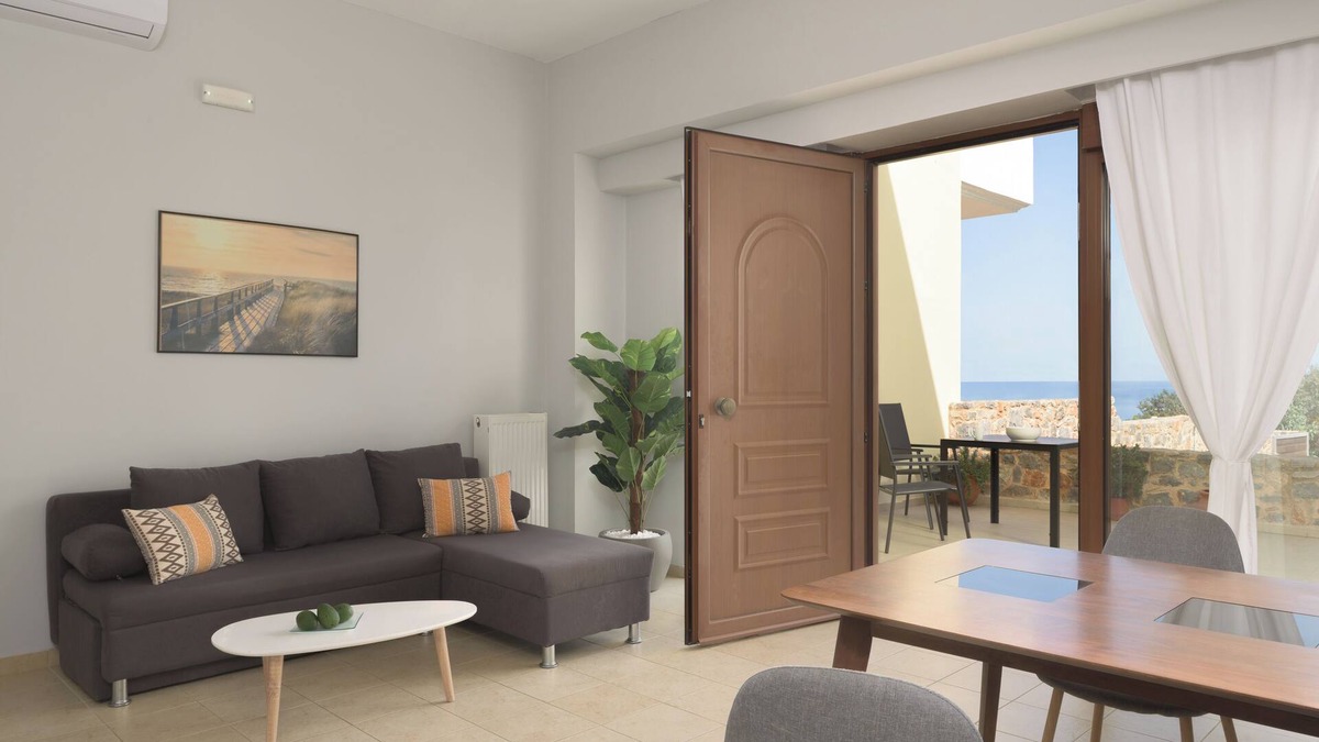 Koutouloufari Apartment | Sofia's Modern Apartment 1, 15 minutes walk from Chersonisos center