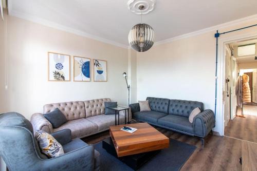 Rasimpasa Apartment | Soft and Historic 3BR Home w Iconic Haydarpasa View