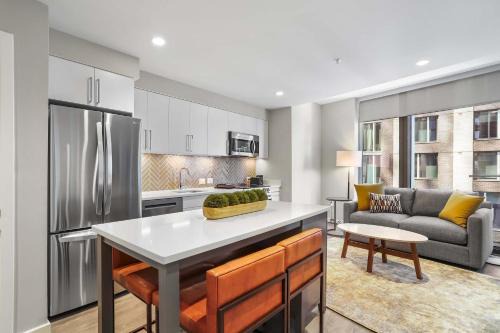 North Rosslyn Apartment | Sojourn Rosslyn Gym Pool Rooftop & Free Parking
