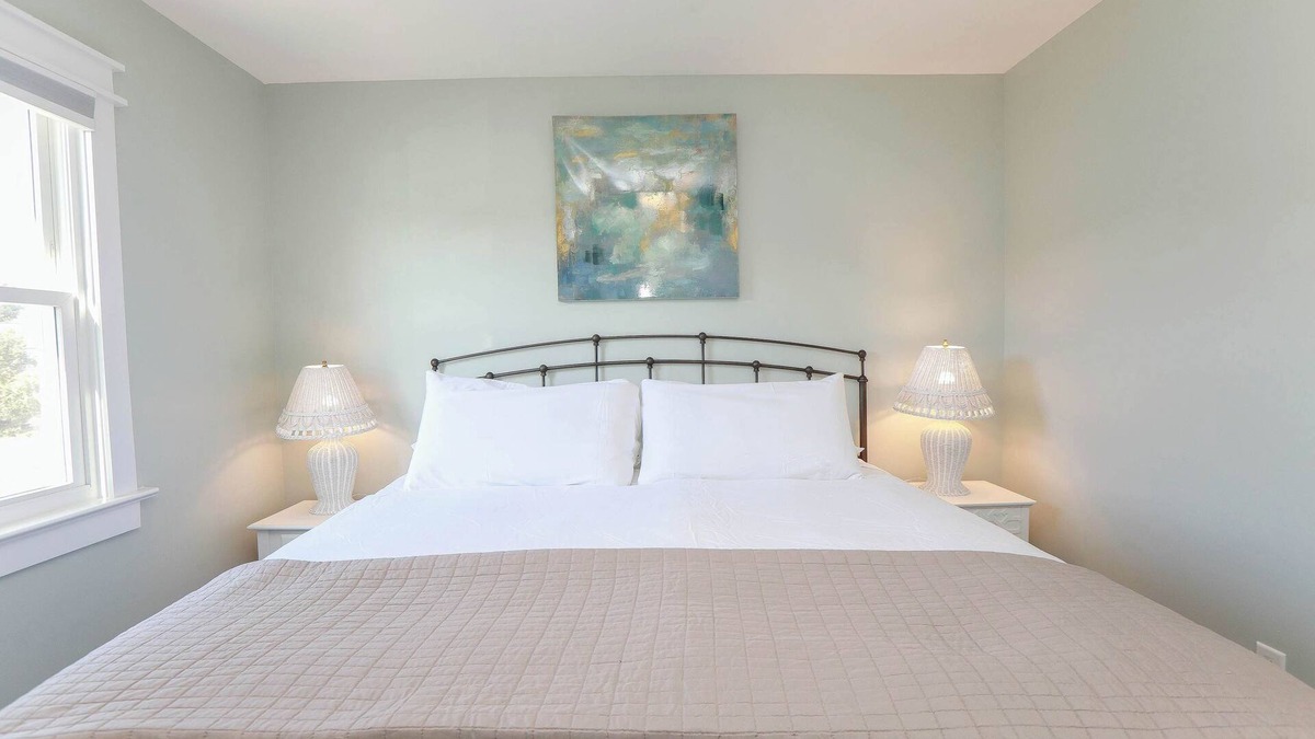 Chic's Beach Apartment | Sojourn's Sea Views with Balcony Sleeps 4