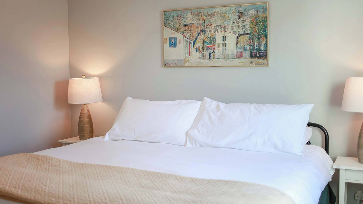 Chic's Beach Apartment | Sojourn's Sea Views with Balcony Sleeps 6