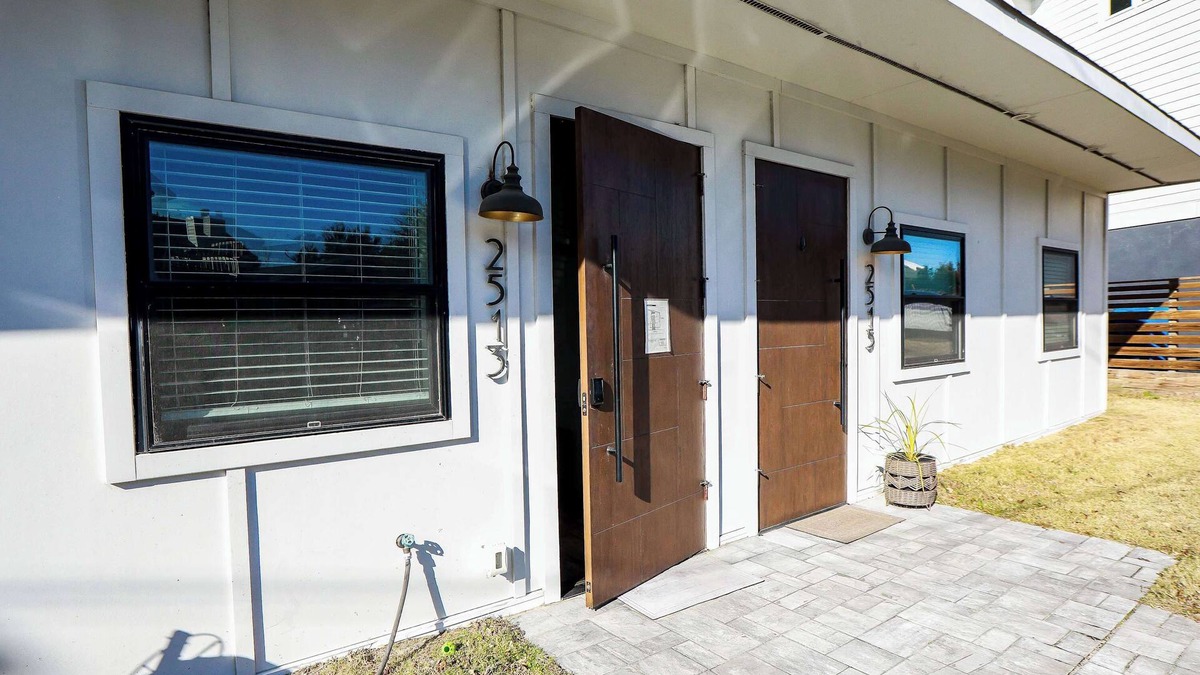 Chic's Beach Apartment | Sojourn Steps to the Beach Sleeps 4