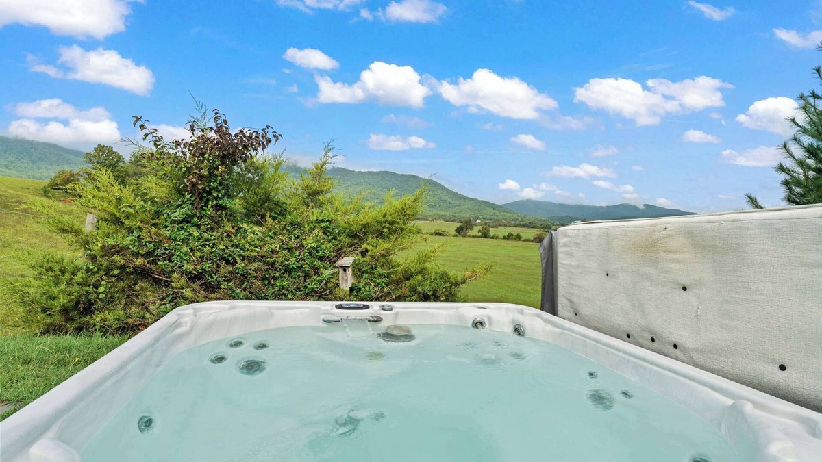 Etlan House | Sojourners Rest: Old Rag Views, Hot Tub, Fire Pit