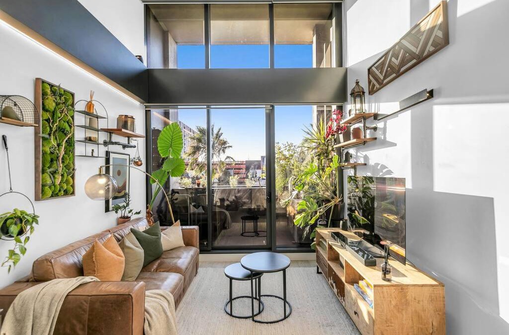 Docklands Apartment | Sol Docklands - Unique 3 Bedroom Loft, Infinity Pool, Gym, Free Parking and Free Trams