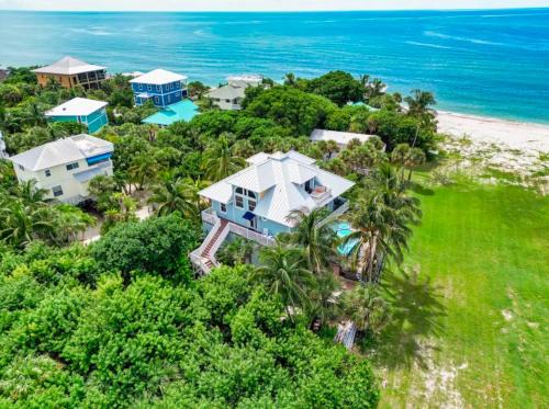 Jose's Hideaway Villa | Sol Mar-Oceanfront Beachhouse