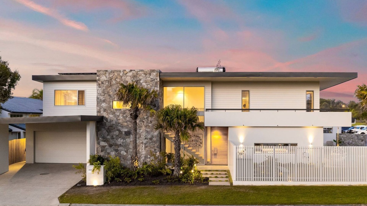 East Ballina House | Solana - A Beachside Masterpiece. Enjoy free nights with Belle Escapes Byron Bay