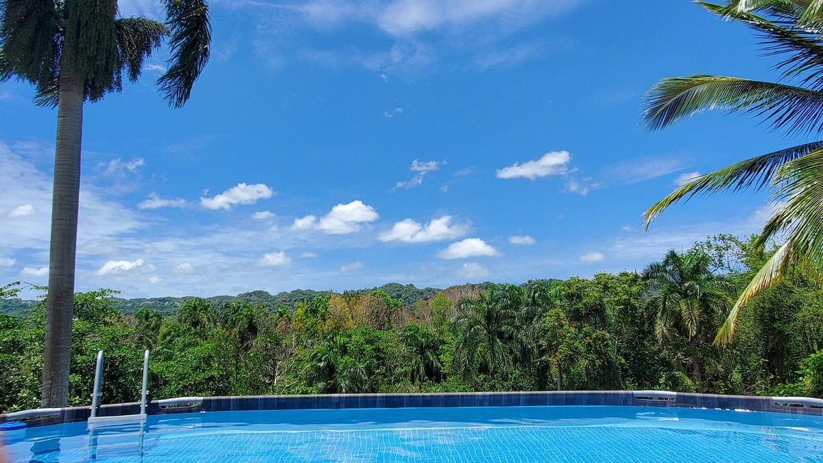 Moca House | Solar bungalow wifi and parking close to beaches