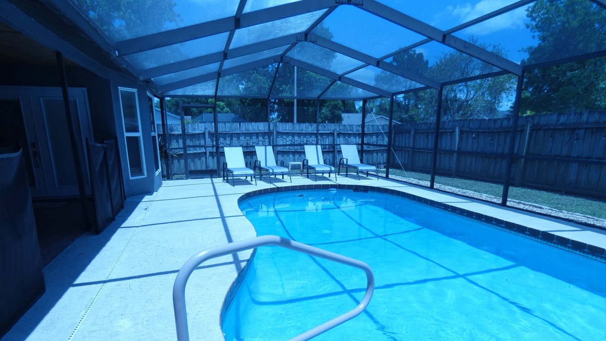 Riverview House | Solar heated pool. Fenced yard. Most dog breeds allowed with pet fee.