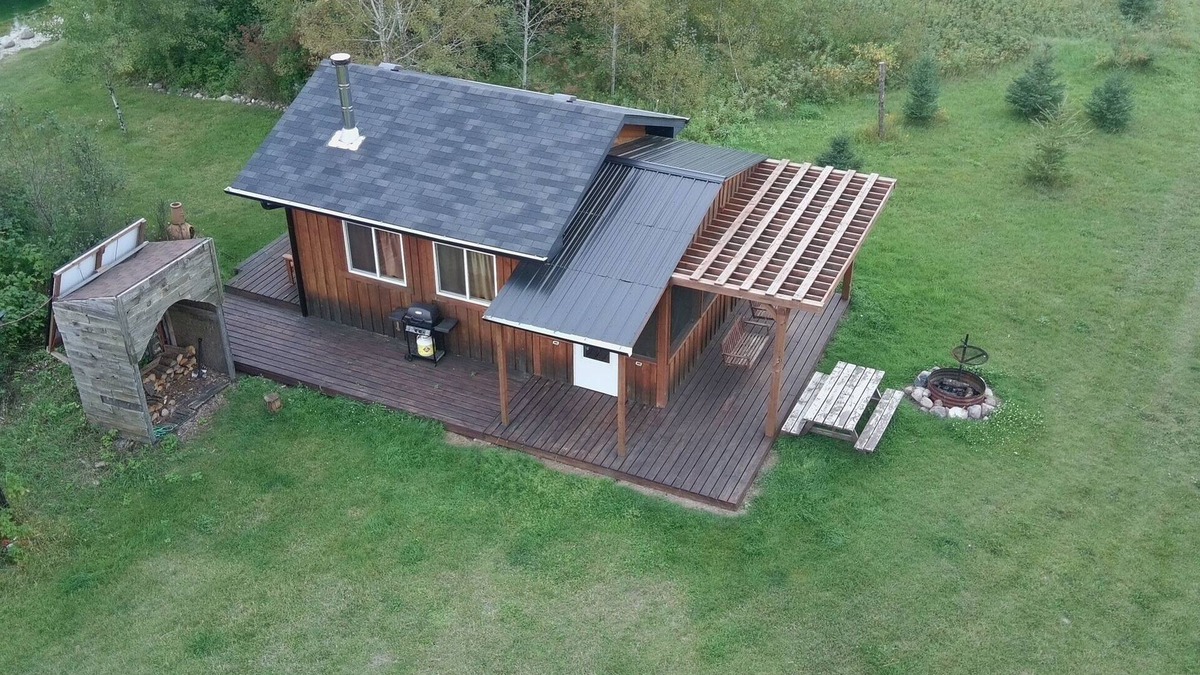 Manitoba Cabin | Solar off-grid with outdoor Pool, Sauna & cross-country ski trails
