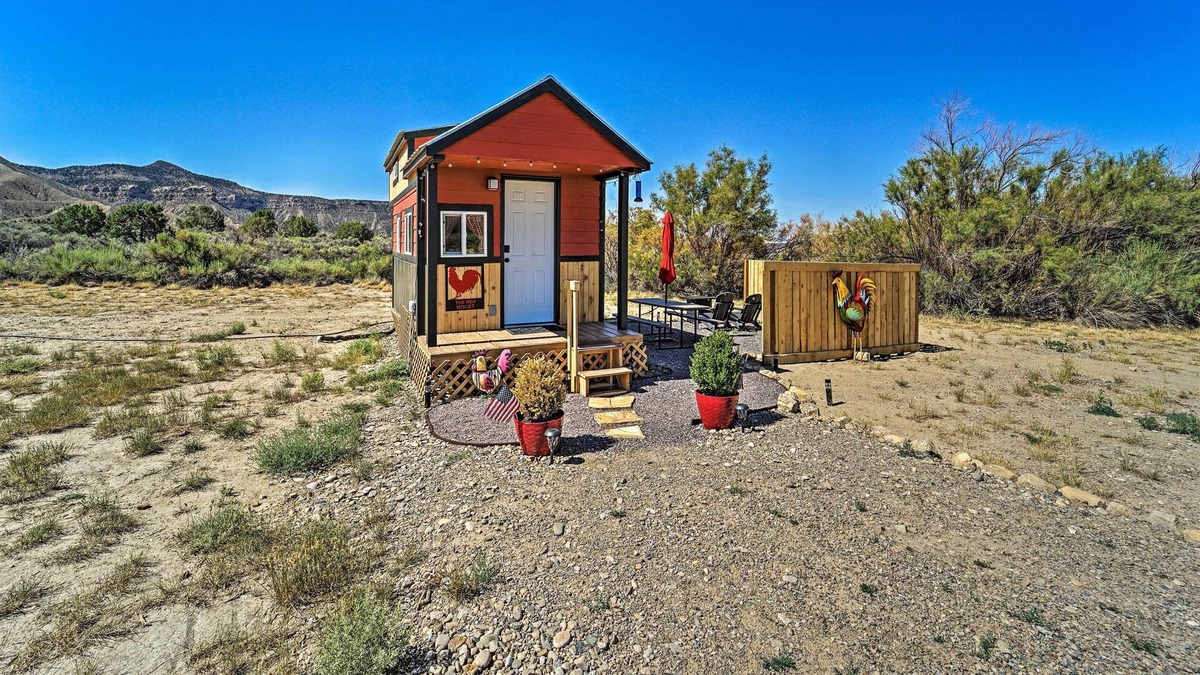 Cortez Apartment | Solar-Powered Tiny Home: Gas Grill & Fire Pit