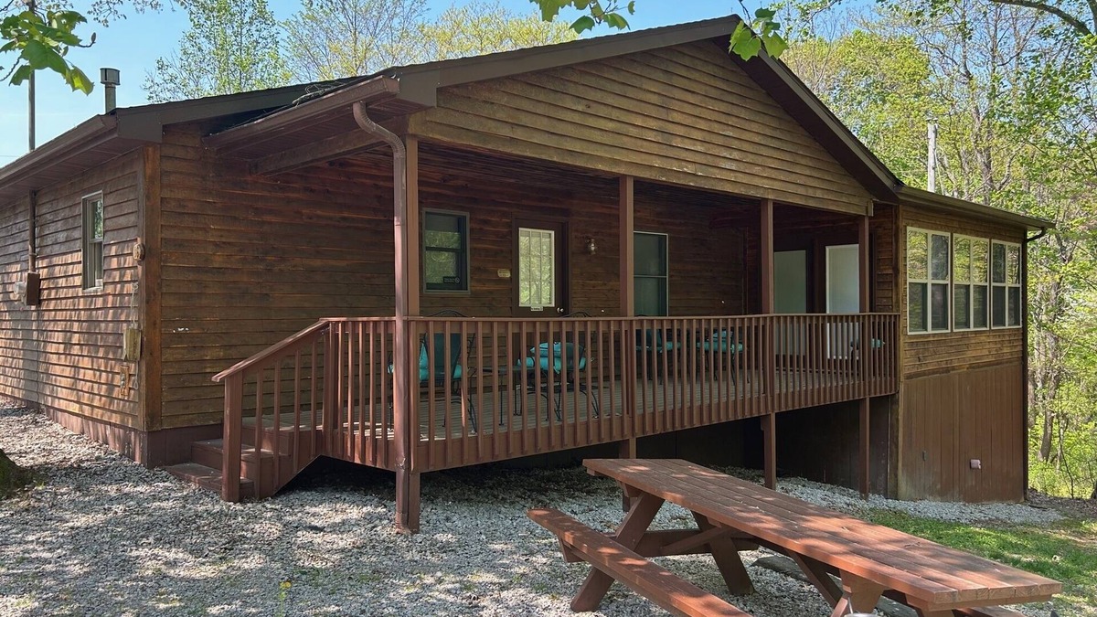 Eckerty Cabin | Solarium Cabin 16 with 4 Bedroom and 2 Bath on Patoka Lake in Southern Indiana