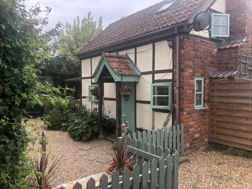 Madley Apartment | Soldiers Cottage, with HOT TUB, dog friendly, great views