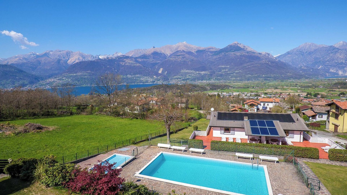 Colico Piano Apartment | Sole 1 Terrace Holiday Apartment with Pool