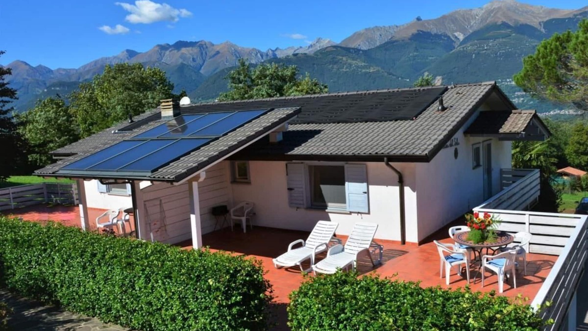 Colico Piano Apartment | Sole 2 Terrace Holiday Apartment with Pool