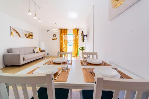 Arona Apartment | Soleado en Alondras Park