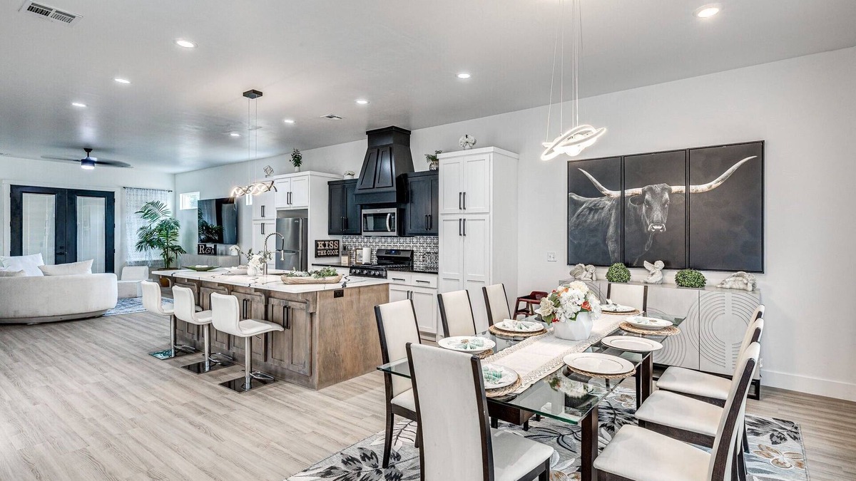 Central Oklahoma City House | SOLENA VIP OKC: Heated pool, Jacuzzi, grill, pool table outside; cozy interior.