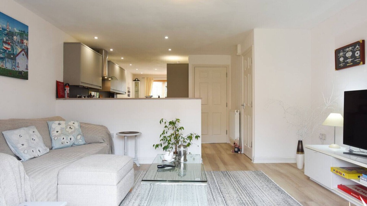 Lee-on-the-Solent House | Solent Stay – 3-Bed Townhouse in Lee-on-the-Solent | Ideal for Work or Family Trips