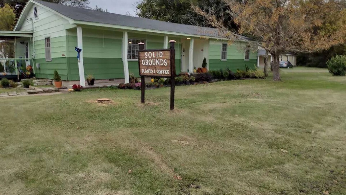 Savannah House | SOLID GROUNDS Eclectic house in small town