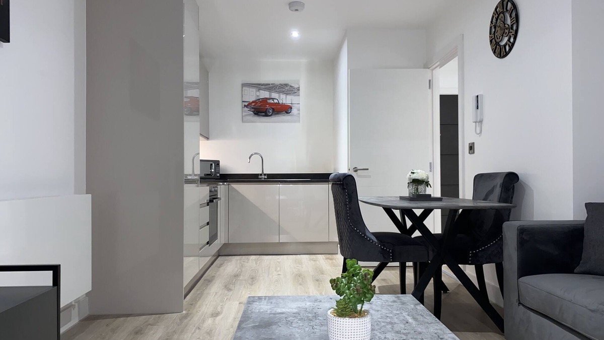 Barnt Green Apartment | Solihull Apartment NEC, HS2, BHX, JLR