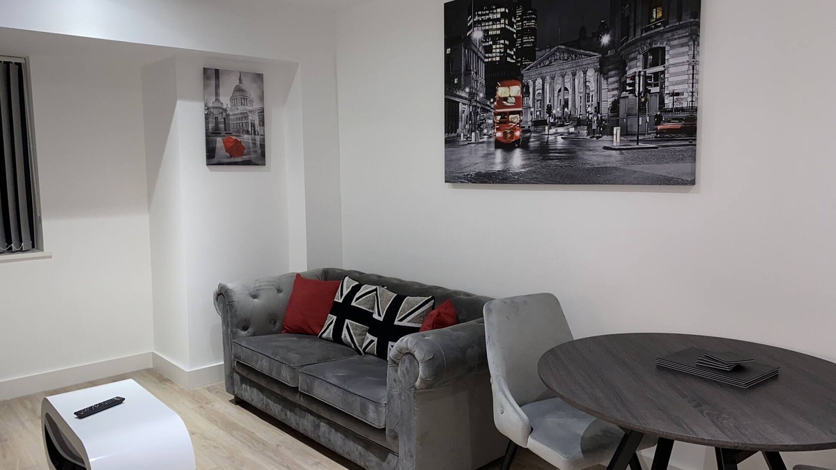 Barnt Green Apartment | Solihull Luxury One Bed Apartment (sleeps 2)