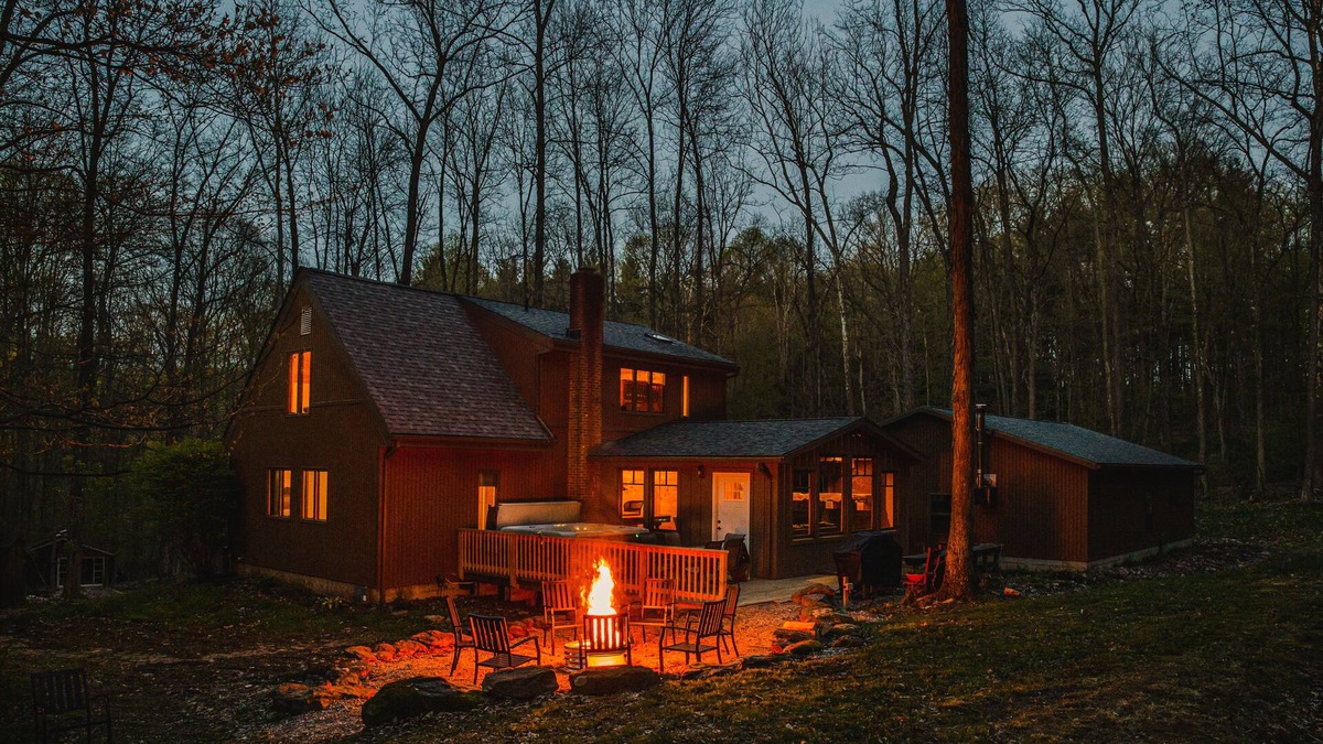 Butler House | Solitude- Luxury Cabin On 22 Acres, Hot Tub, Fireplace, Firepit, A/C Skiing!
