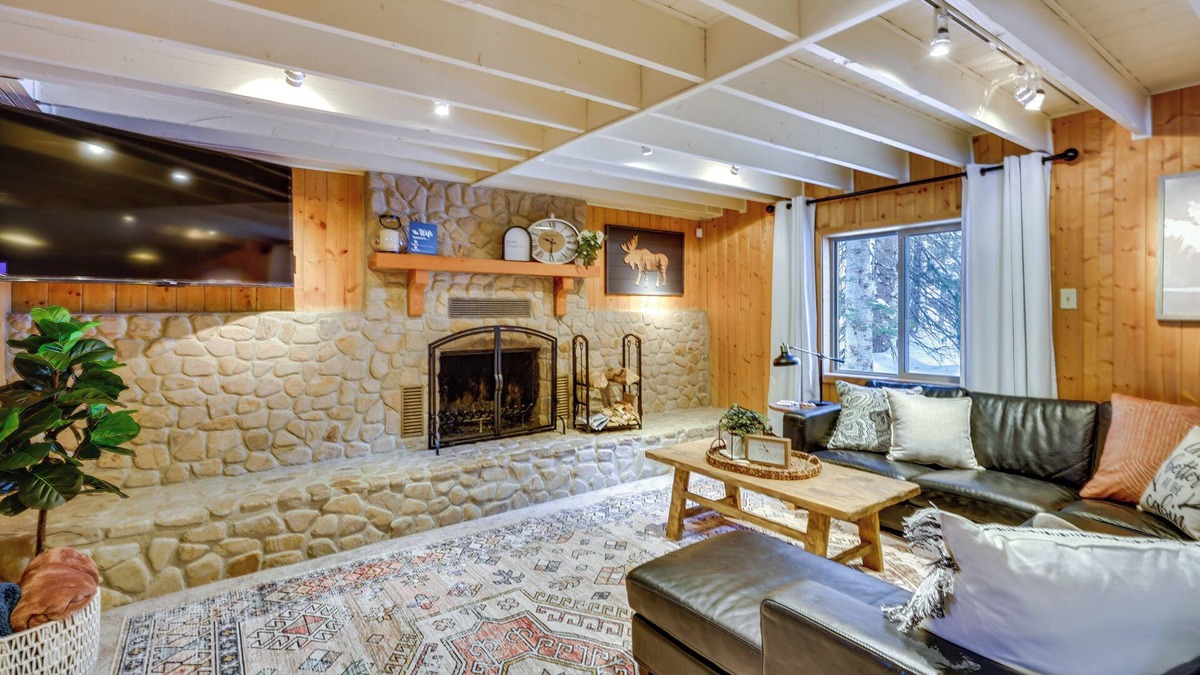 Salt Lake Mountain Resorts Cabin | Solitude Mountain Cabin: Creek-Side View & Hot Tub