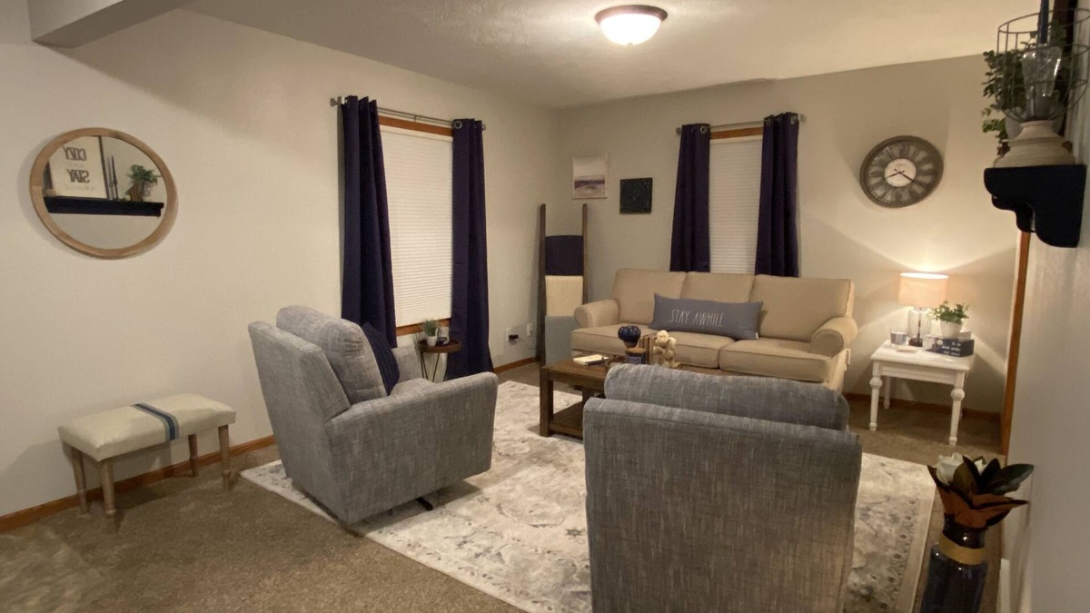 Mitchell House | Solitude on Sixth, a cozy house in a quiet neighborhood.