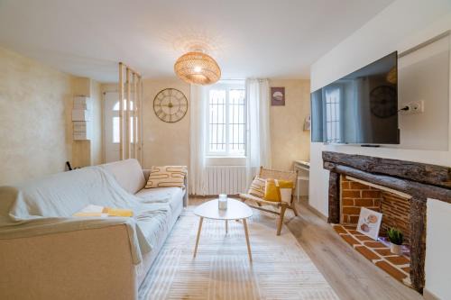Auxerre Apartment | Sollys (Hyper centre - Parking - Cosy)
