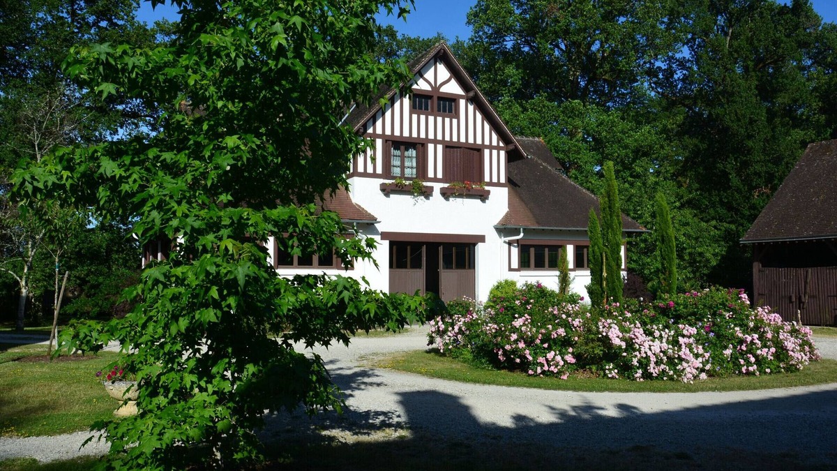 Ligny-le-Ribault Cottage | Sologne 4* cottage for 7, garden, hiking, near Orleans