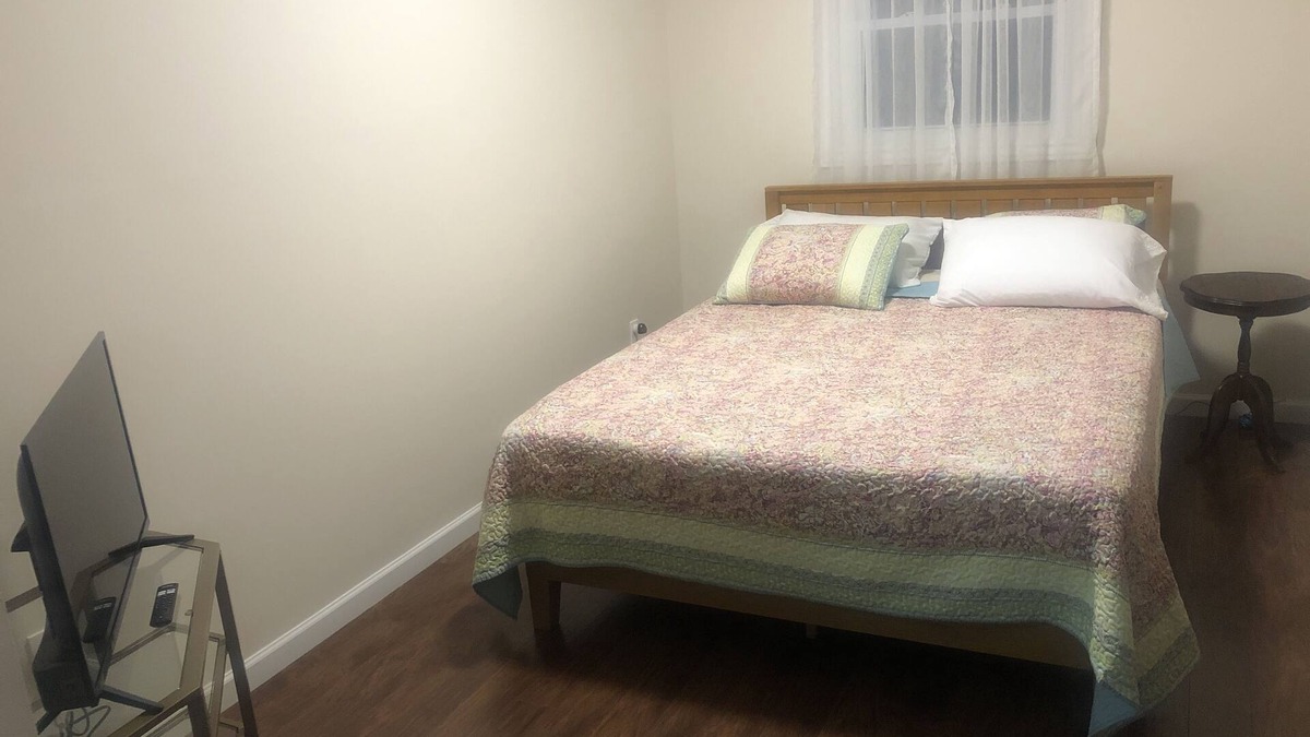 Solon House | Solon Ohio. private room. private entrance