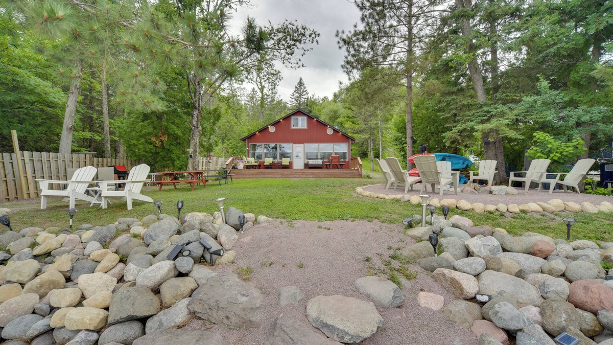 Solon Springs Cabin | Solon Springs Getaway w/Dock & Kayaks!