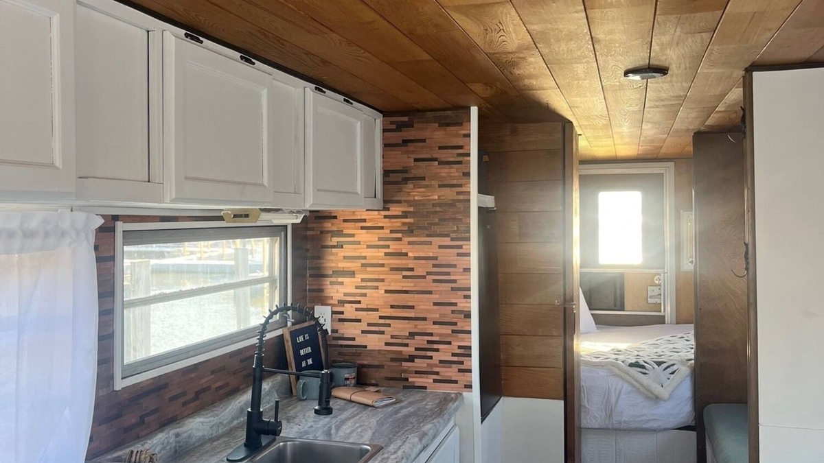 Sandusky Boat Rental | SoLSTAY Oasis at SoLSTAY