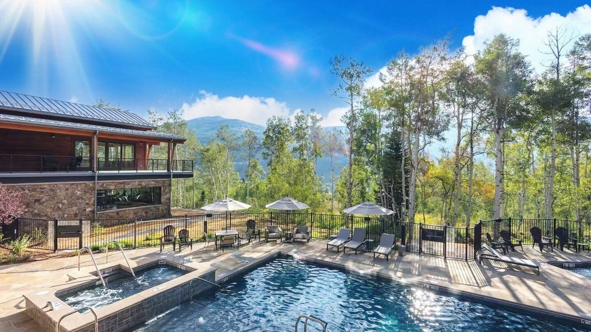 Silverthorne House | Solstice โ๏ธ Summit Sky Ranch ๐๏ธ Zero Cleaning or Pet Fees ๐ฆ Year Round Pool