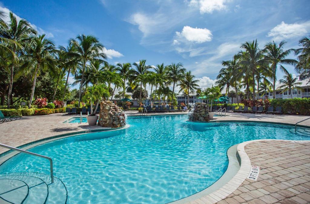 Naples House | Solterra, Luxury Condo, Resort Pool in Greenlinks
