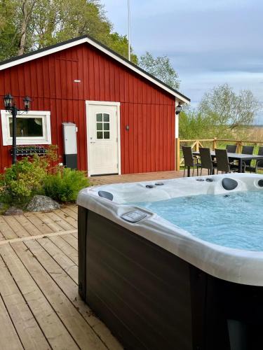 Vreta Kloster House | Solvik Lakehouse & Outdoor Spa