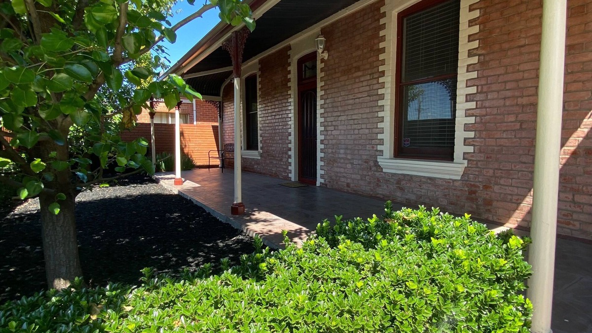 South Albury House | Somerby Stays – Heritage Charm & Modern Comfort.