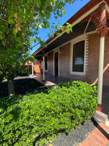 South Albury House | Somerby Stayz! premium CBD escape, pets welcome