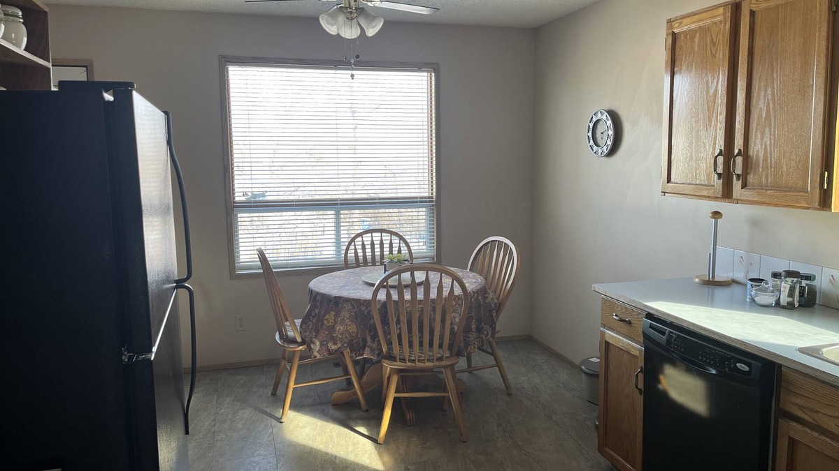 Shawnessy House | Somerset - Furnished 4 Bedroom Home