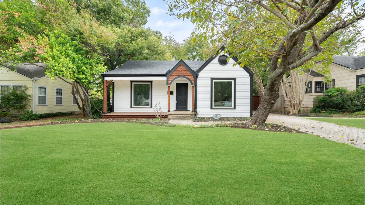 Northeast Dallas House | Somerville Cottage