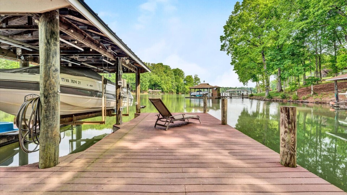 North Shore House | Something Special - Firepit/Game/Movie Room/Dock