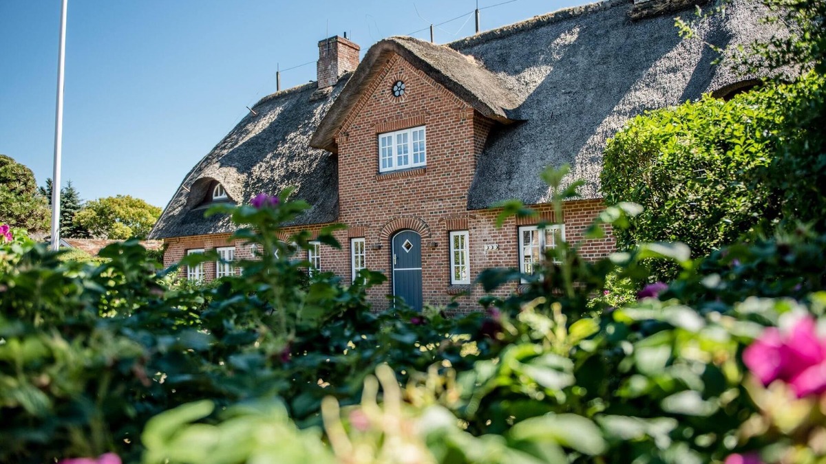 Großmorsum House | Somewhat hidden away, not far from the Morsum Wadden Sea, you will find this pretty