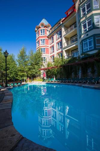 Mont-Tremblant Pedestrian Village Hotel | Sommet Des Neiges