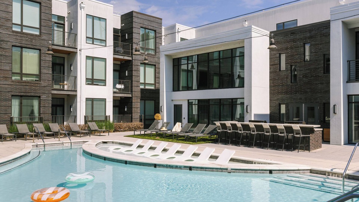 Hillsboro Village Apartment | Sonder at Village 21 | Queen Studio Apartment