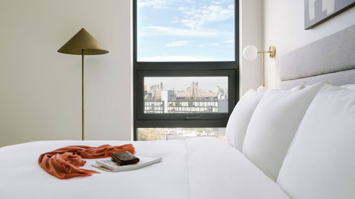Hunters Point Apartment | Sonder Court Square | King Studio Apartment